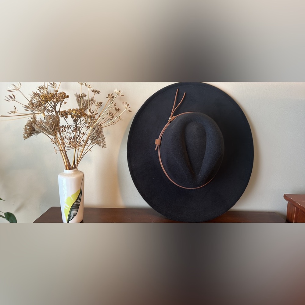 Felt black hat